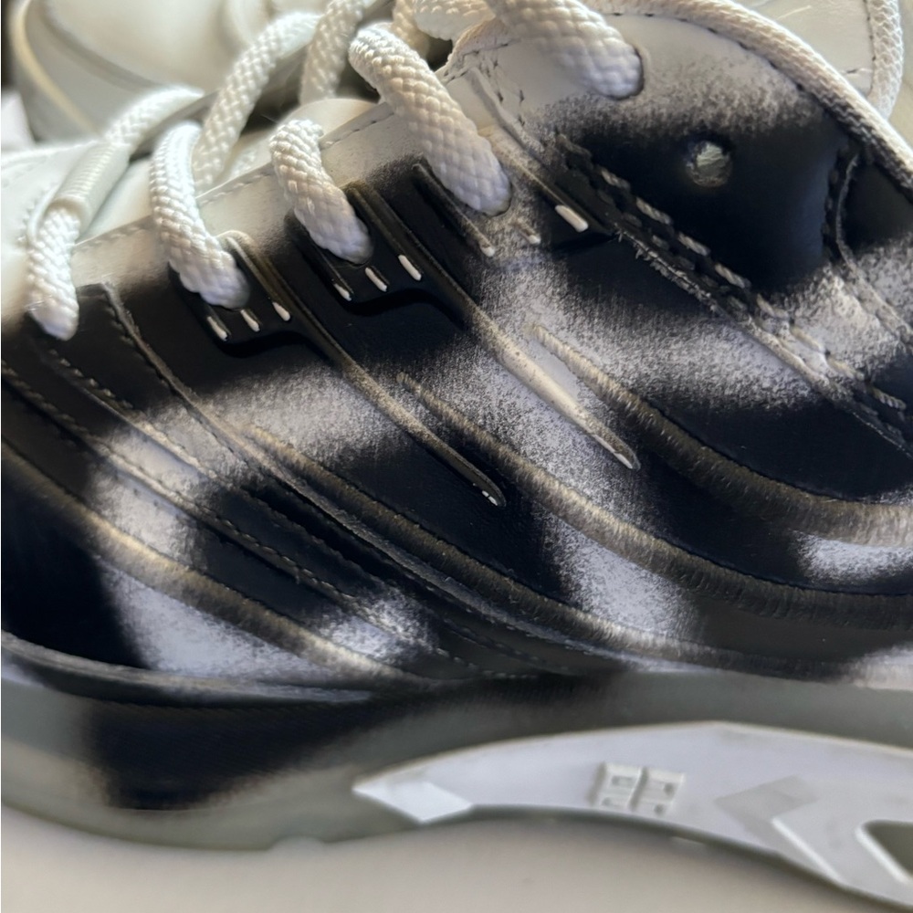 Givenchy Chito Sneakers - Picture 3 of 15